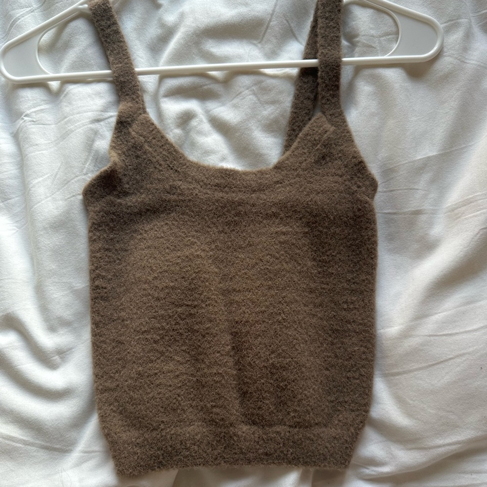 Aritzia top. Great condition